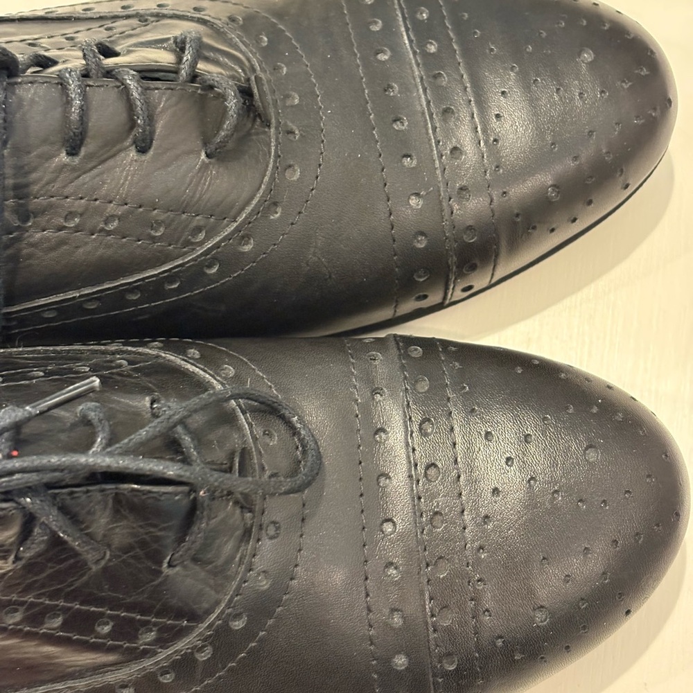 Classic Black Women’s Dress Shoes - Picture 2 of 5